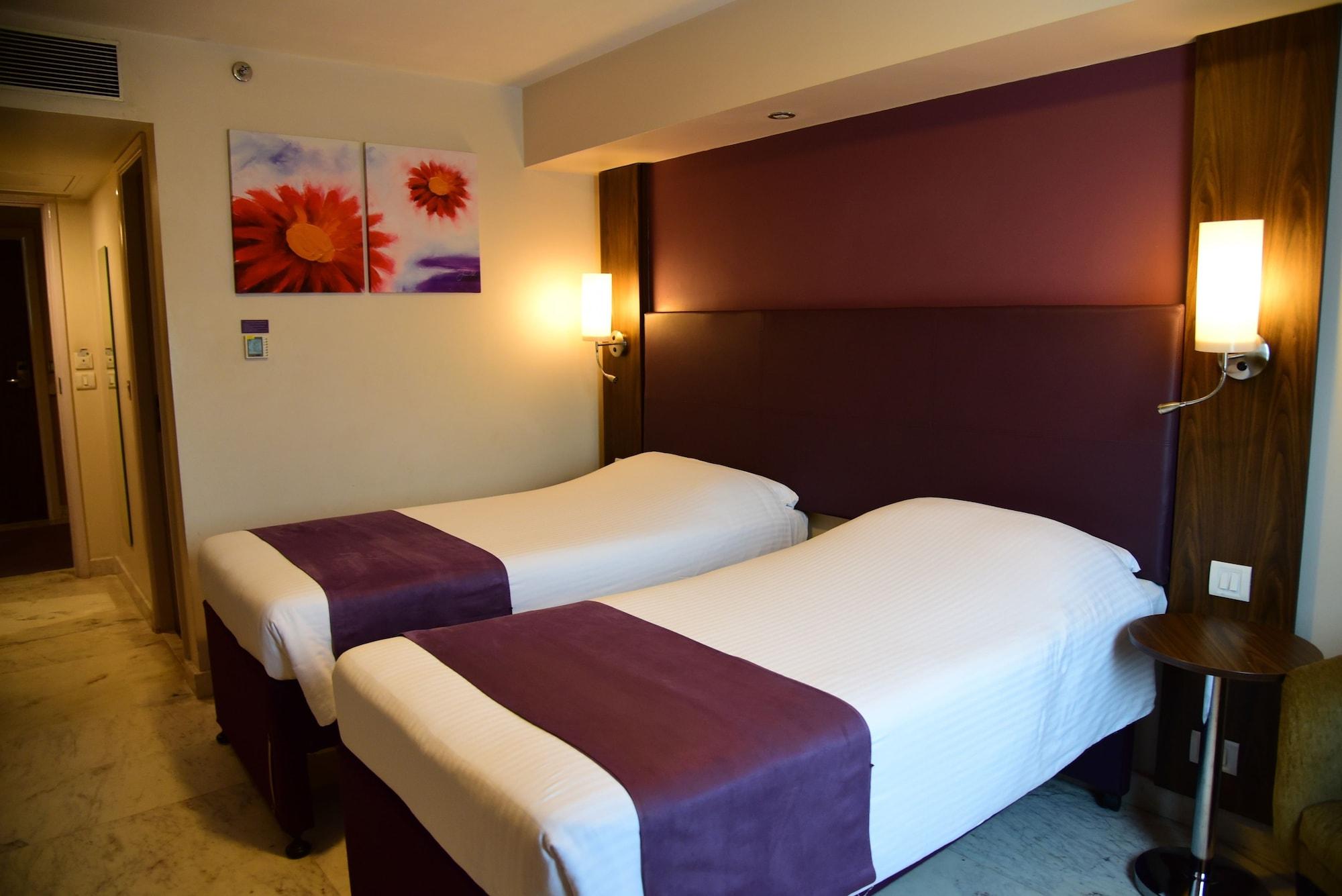 Caspia Hotel New Delhi Экстерьер фото