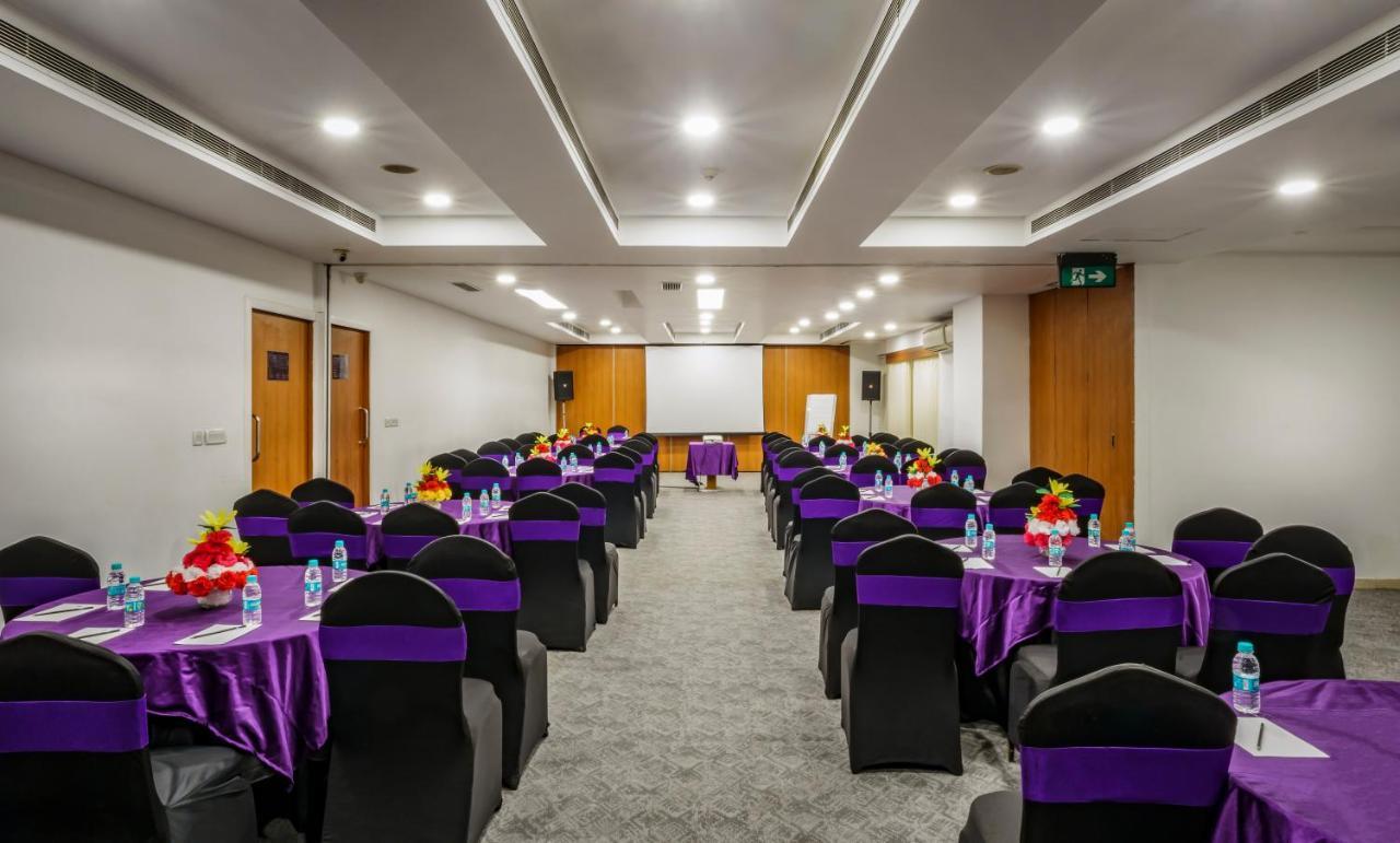 Caspia Hotel New Delhi Экстерьер фото