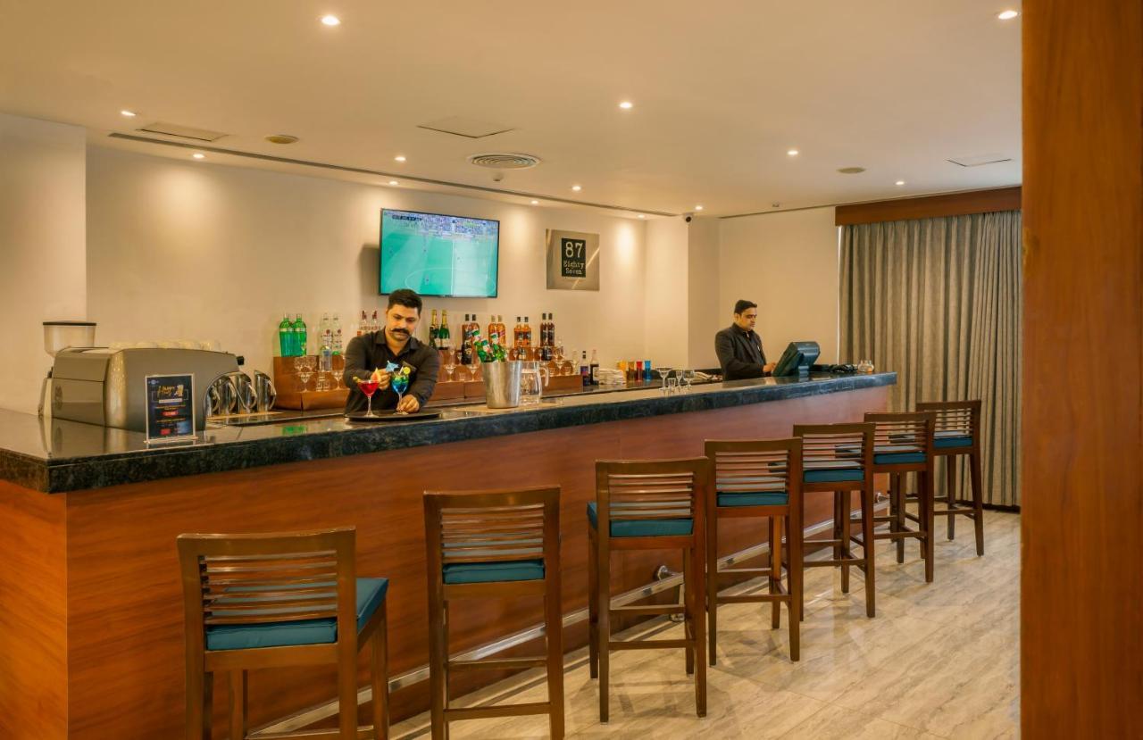 Caspia Hotel New Delhi Экстерьер фото
