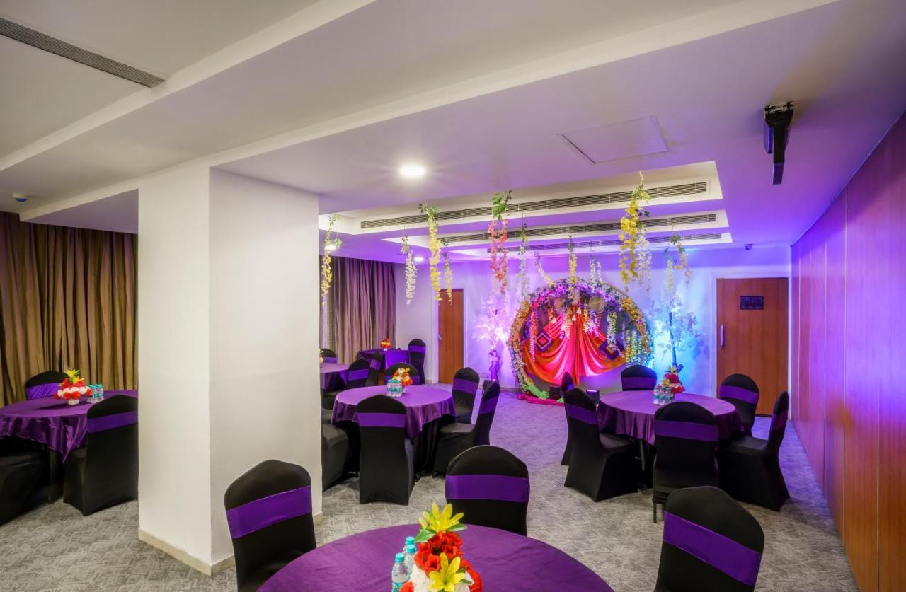 Caspia Hotel New Delhi Экстерьер фото