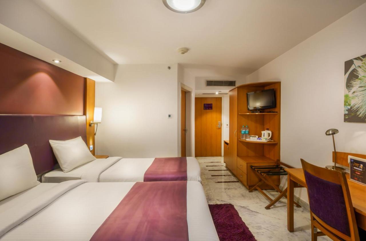 Caspia Hotel New Delhi Экстерьер фото