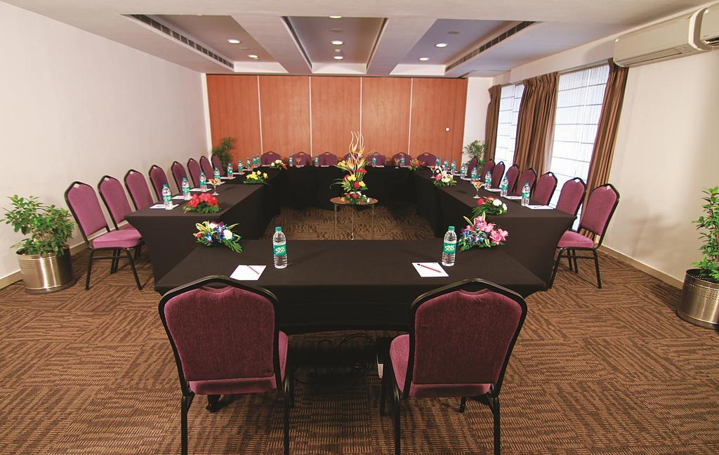 Caspia Hotel New Delhi Экстерьер фото