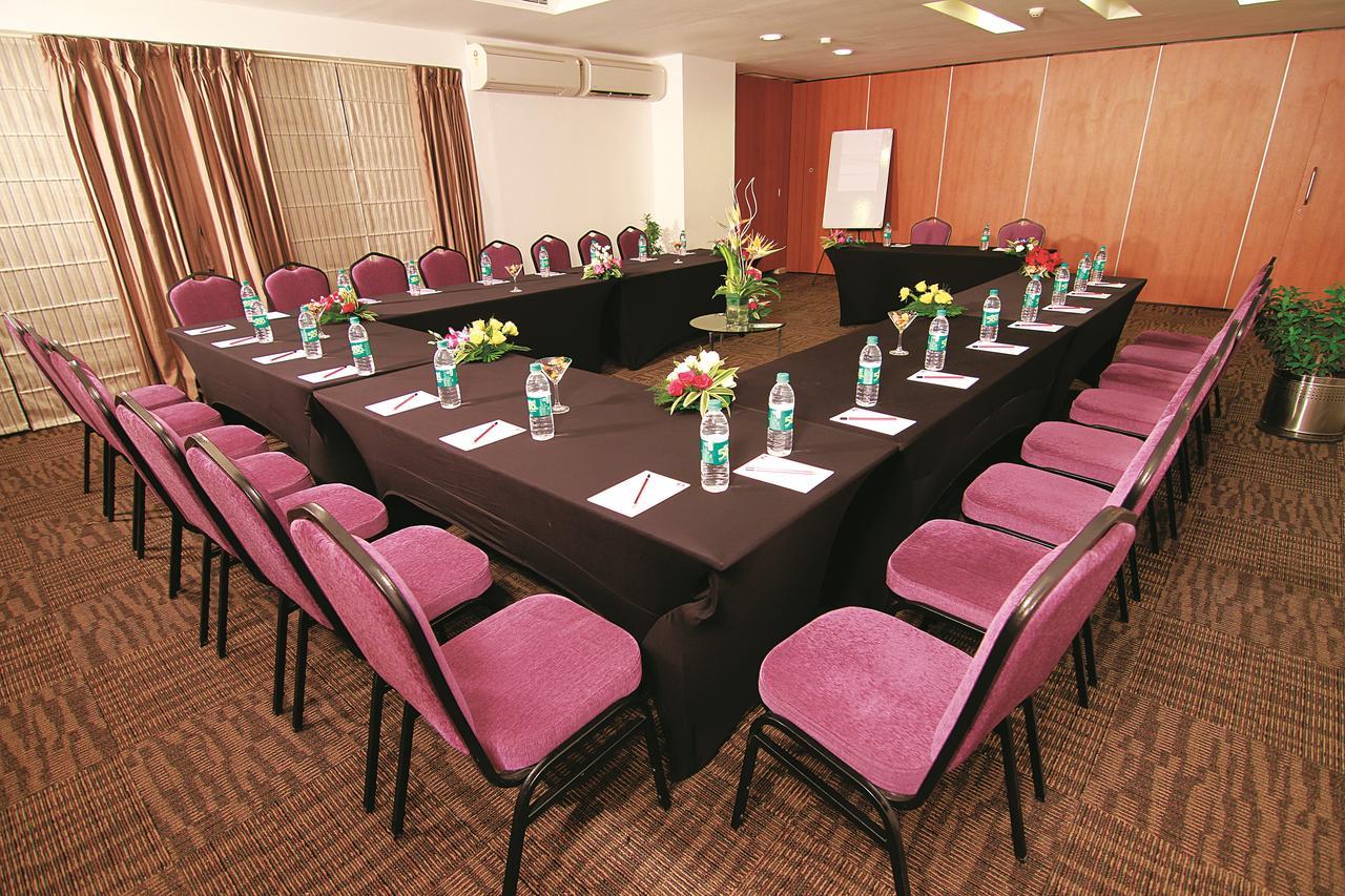 Caspia Hotel New Delhi Экстерьер фото